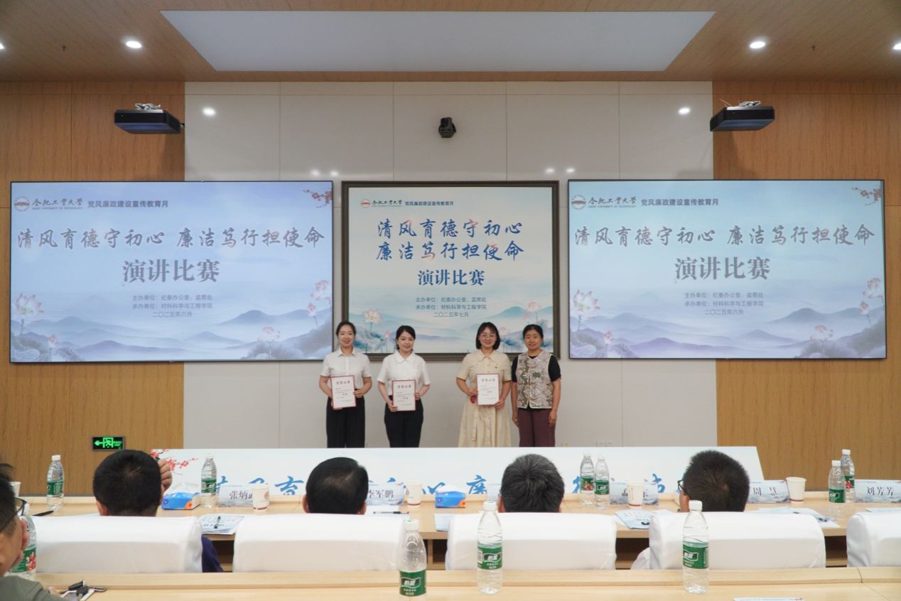 人们在看台上的人在厨房里AI 生成的内容可能不正确。